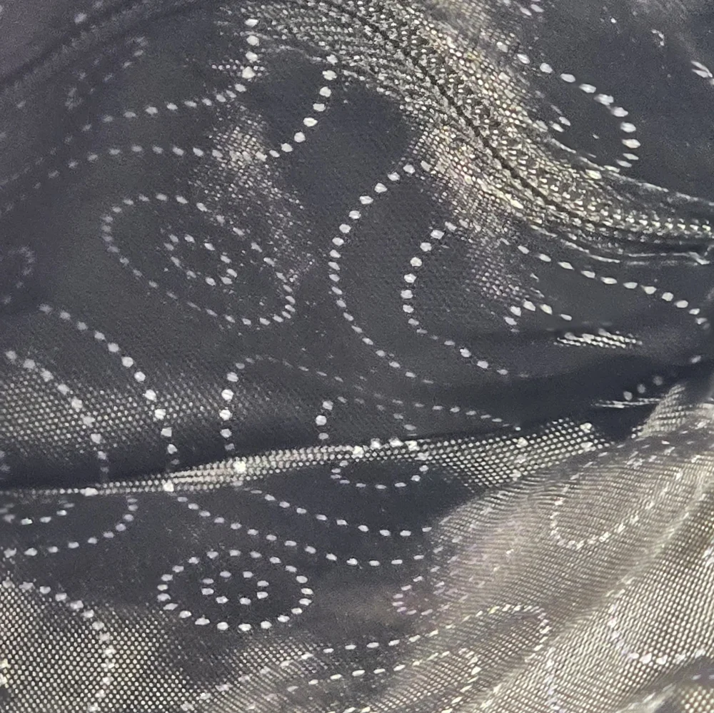 Elegant Black Floral Crossbody Bag - Picture 2 of 7